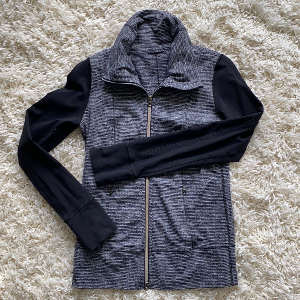 Size 6 Lululemon zip up